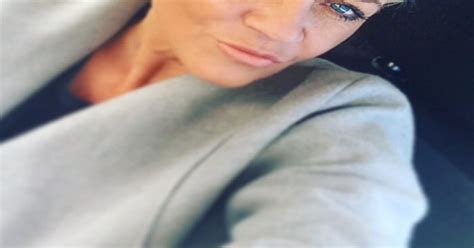 Danniella Westbrook poses completely naked in the bath for。